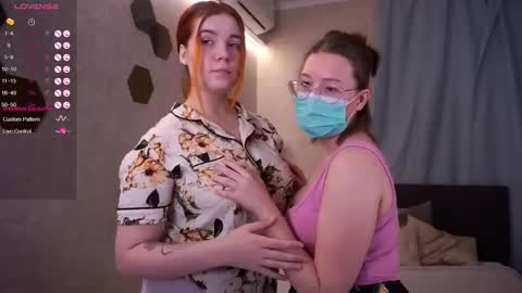 Snapshot of alleenvanhofwegen chatting on 10.13.25 Rin online show from 10.13.25