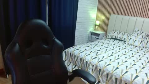 Snapshot of allegra_ferragamo chatting on 02.09.25 Ale online show from 02.09.25