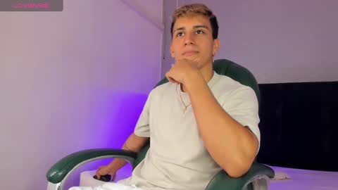 Snapshot of allexcano chatting on 12.23.24 Allex online show from 12.23.24