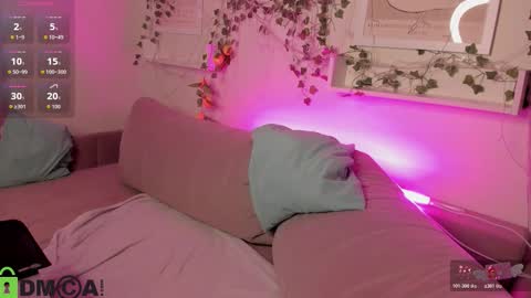 Snapshot of alli_aster chatting on 10.22.25 alli_aster online show from 10.22.25