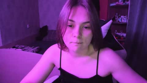 Snapshot of alli_zi chatting on 09.25.25 Blair online show from 09.25.25