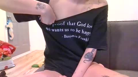Snapshot of alliebearx chatting on 01.09.25 alliebearx online show from 01.09.25