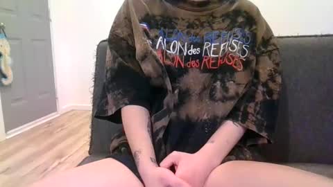 Snapshot of alliebearx chatting on 01.12.25 alliebearx online show from 01.12.25