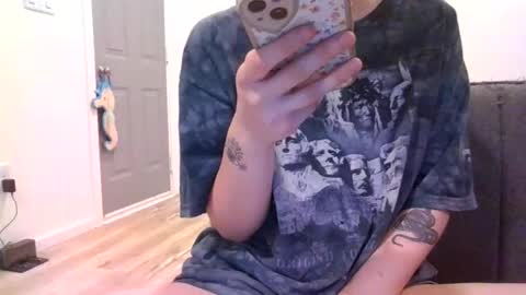 Snapshot of alliebearx chatting on 01.15.25 alliebearx online show from 01.15.25