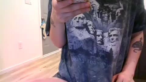 Snapshot of alliebearx chatting on 01.17.25 alliebearx online show from 01.17.25