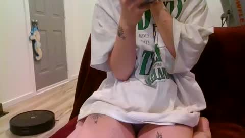 Snapshot of alliebearx chatting on 01.23.25 alliebearx online show from 01.23.25