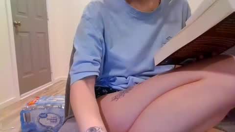 Snapshot of alliebearx chatting on 02.10.25 alliebearx online show from 02.10.25