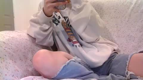Snapshot of alliebearx chatting on 03.12.25 alliebearx online show from 03.12.25