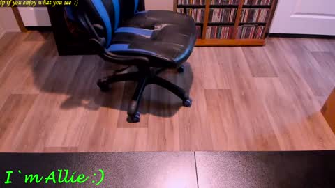 Snapshot of alliekat62 chatting on 12.29.24 Allie online show from 12.29.24