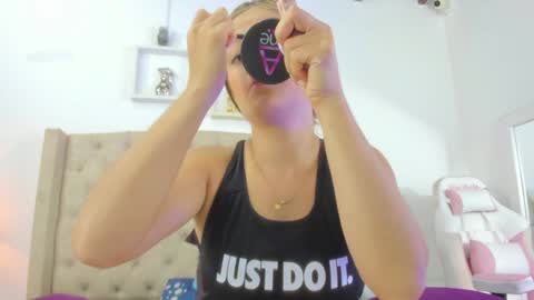 Snapshot of allisson_m chatting on 01.17.25 allisson online show from 01.17.25