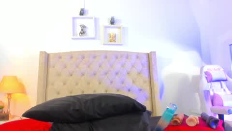 Snapshot of allisson_m chatting on 01.28.25 allisson online show from 01.28.25