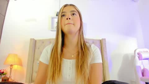 Snapshot of allisson_m chatting on 02.02.25 allisson online show from 02.02.25