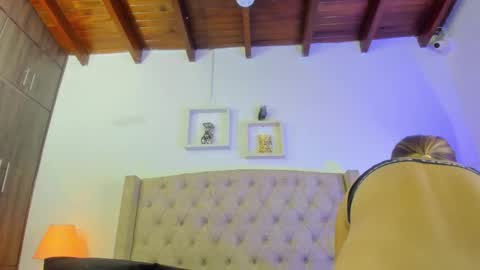 Snapshot of allisson_m chatting on 02.14.25 allisson online show from 02.14.25