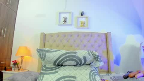 Snapshot of allisson_m chatting on 02.15.25 allisson online show from 02.15.25