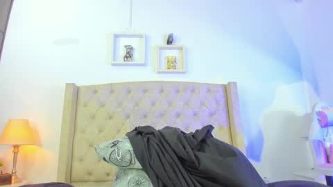 Snapshot of allisson_m chatting on 02.18.25 allisson online show from 02.18.25