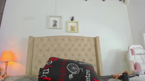 Snapshot of allisson_m chatting on 02.26.25 allisson online show from 02.26.25