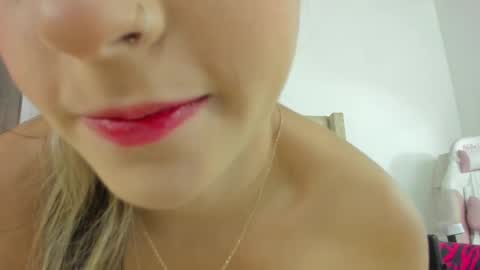 Snapshot of allisson_m chatting on 03.09.25 allisson online show from 03.09.25