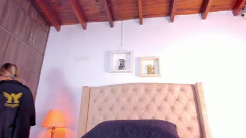 Snapshot of allisson_m chatting on 10.02.25 allisson online show from 10.02.25