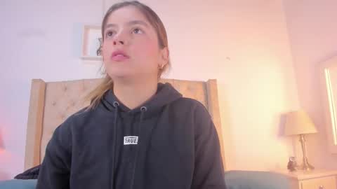 Snapshot of allisson_m chatting on 10.15.25 allisson online show from 10.15.25