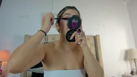 Snapshot of allisson_m chatting on 10.26.25 allisson online show from 10.26.25