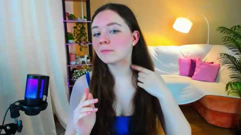 Snapshot of alluringeyess chatting on 09.24.25 alluringeyess online show from 09.24.25