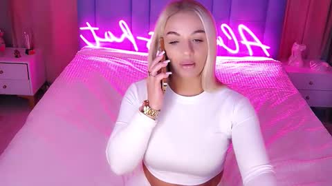 AlwaysHot online show from 11.21.25