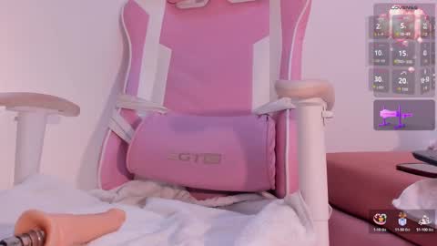 Snapshot of allyson_petite chatting on 10.21.25 Allyson online show from 10.21.25