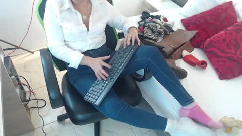 ALMA FENIX  online show from 02.13.25