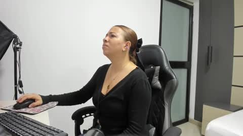 ALMA FENIX  online show from 09.25.25