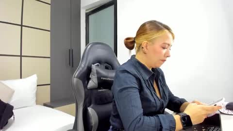 ALMA FENIX  online show from 02.11.26