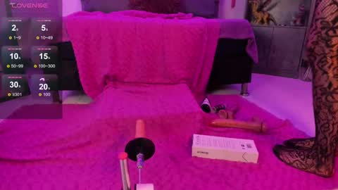 Snapshot of almazz_ chatting on 09.22.25 Santy online show from 09.22.25