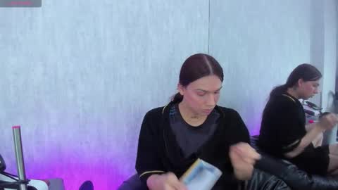 Snapshot of almazz_ chatting on 10.11.25 Santy online show from 10.11.25