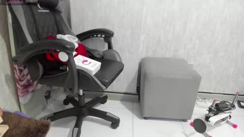 Snapshot of almazz_ chatting on 10.13.25 Santy online show from 10.13.25