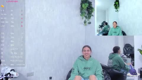 Snapshot of almazz_ chatting on 10.28.25 Santy online show from 10.28.25