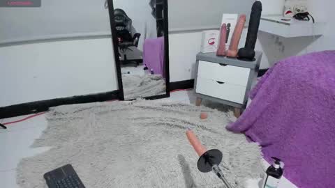 Snapshot of almazz_ chatting on 11.01.25 Santy online show from 11.01.25