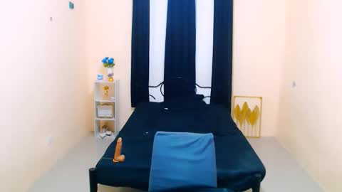 Snapshot of almirablont13 chatting on 10.26.25 Almira online show from 10.26.25