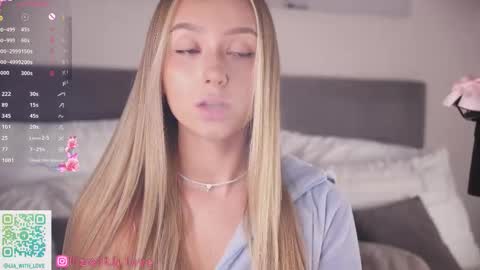 Snapshot of alodiaacomb chatting on 09.10.25 Lia online show from 09.10.25