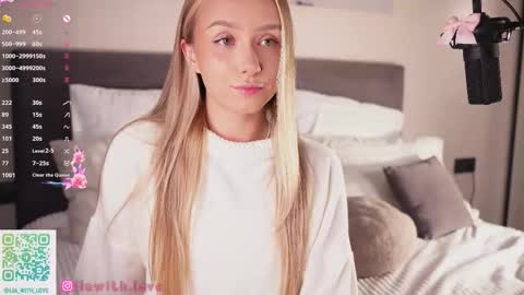 Snapshot of alodiaacomb chatting on 09.12.25 Lia online show from 09.12.25