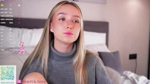 Snapshot of alodiaacomb chatting on 09.30.25 Lia online show from 09.30.25