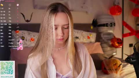 Snapshot of alodiaacomb chatting on 10.19.25 Lia online show from 10.19.25