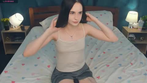 Snapshot of alonareinicke chatting on 06.13.26 Alona online show from 06.13.26