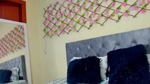 Snapshot of alondragomez_ chatting on 02.04.25 Alondra gomez online show from 02.04.25