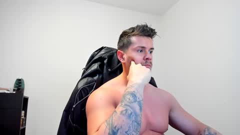 Snapshot of alphagodleatherking92 chatting on 02.21.25 LeatherMaster online show from 02.21.25