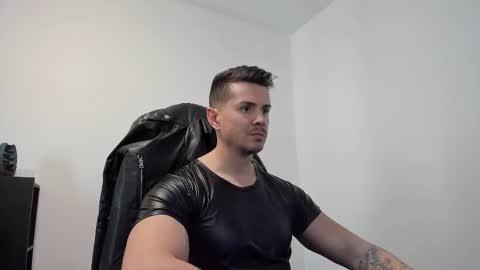 Snapshot of alphagodleatherking92 chatting on 10.01.25 LeatherMaster online show from 10.01.25