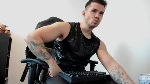 Snapshot of alphagodleatherking92 chatting on 08.08.26 LeatherMaster online show from 08.08.26