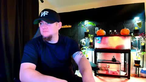 Snapshot of alphanuts101 chatting on 10.23.25 Ryno online show from 10.23.25