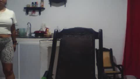 Snapshot of aly826805 chatting on 10.01.25 analia online show from 10.01.25