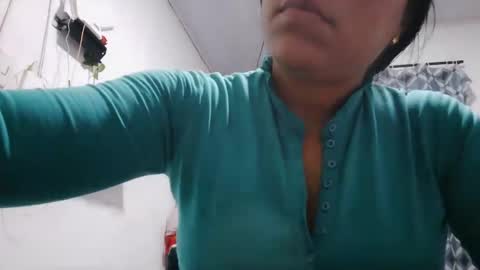 Snapshot of aly826805 chatting on 10.23.25 analia online show from 10.23.25