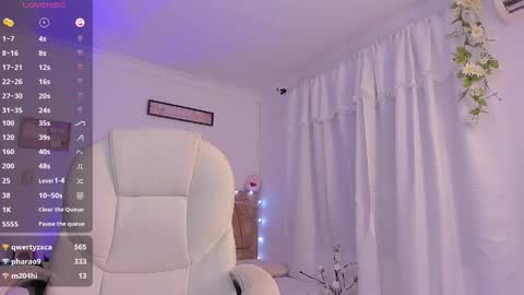 Snapshot of aly_moon chatting on 02.15.25 Im Aly3 online show from 02.15.25