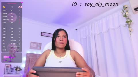 Snapshot of aly_moon chatting on 09.10.25 Im Aly3 online show from 09.10.25